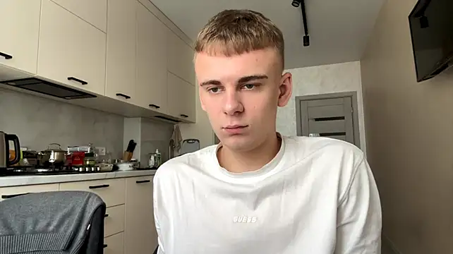 Show modela SoloFury na web-kameri
