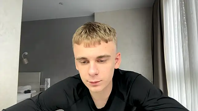 Show modela SoloFury na web-kameri