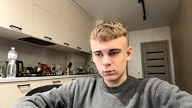 Show modela SoloFury na web-kameri