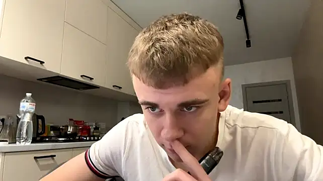 Show modela SoloFury na web-kameri