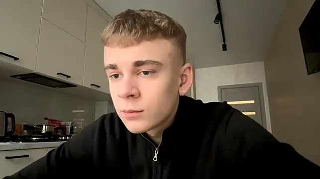 Show modela SoloFury na web-kameri