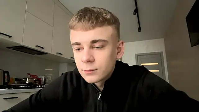 Show modela SoloFury na web-kameri