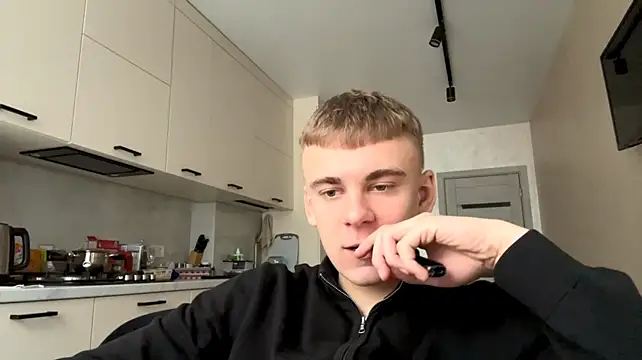 Show modela SoloFury na web-kameri