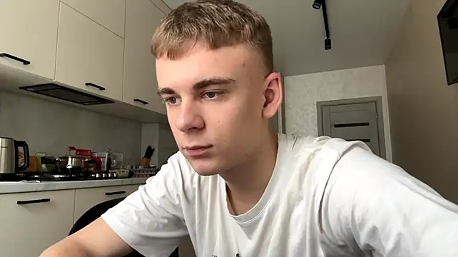 Show modela SoloFury na web-kameri