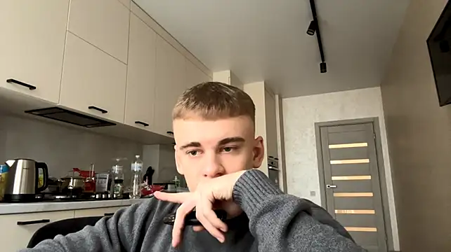 Show modela SoloFury na web-kameri