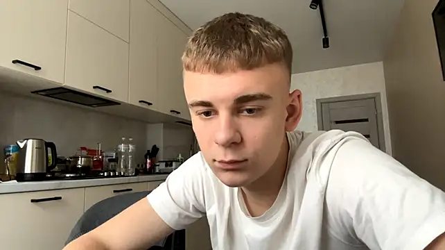 Show modela SoloFury na web-kameri