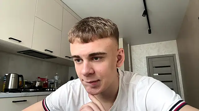 Show modela SoloFury na web-kameri