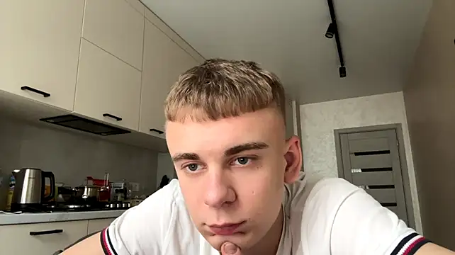 Show modela SoloFury na web-kameri