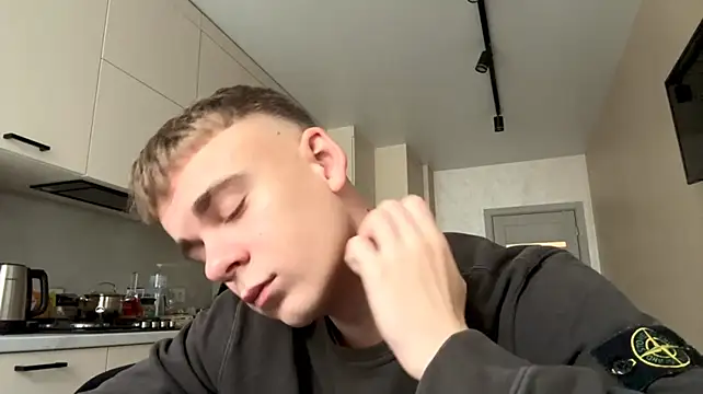 Show modela SoloFury na web-kameri
