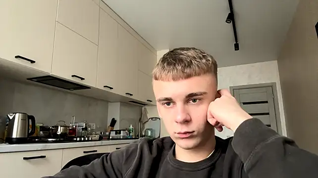 Show modela SoloFury na web-kameri