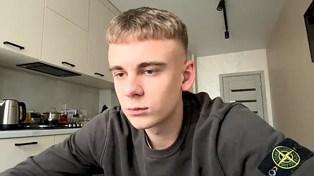 Show modela SoloFury na web-kameri