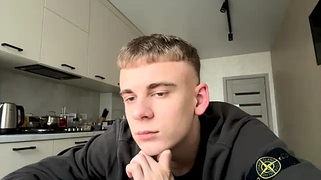 Show modela SoloFury na web-kameri