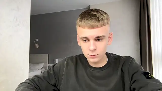 Show modela SoloFury na web-kameri
