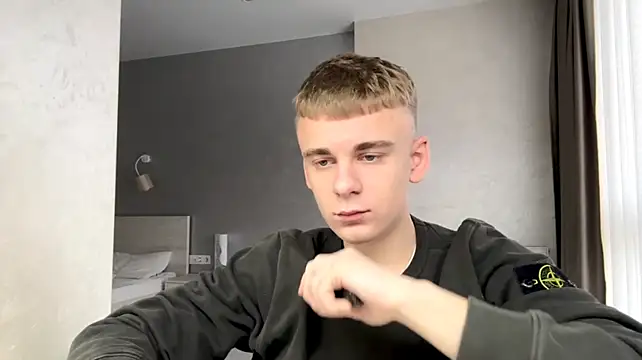 Show modela SoloFury na web-kameri