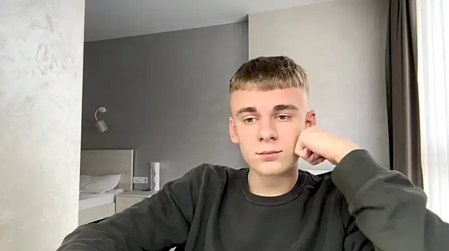 Show modela SoloFury na web-kameri