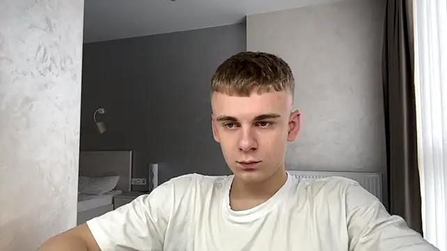 Show modela SoloFury na web-kameri