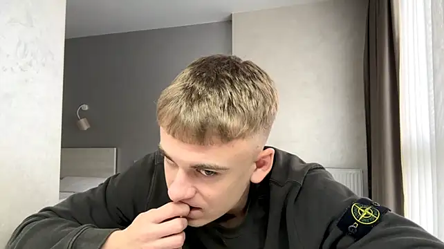 Show modela SoloFury na web-kameri