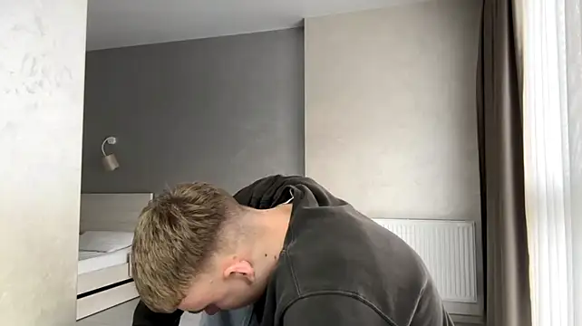 Show modela SoloFury na web-kameri