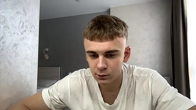 Show modela SoloFury na web-kameri