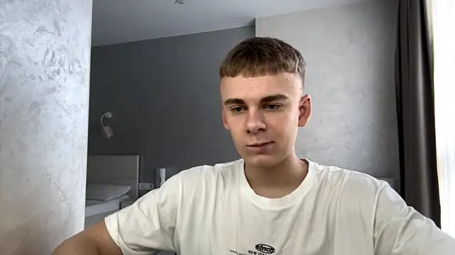 Show modela SoloFury na web-kameri