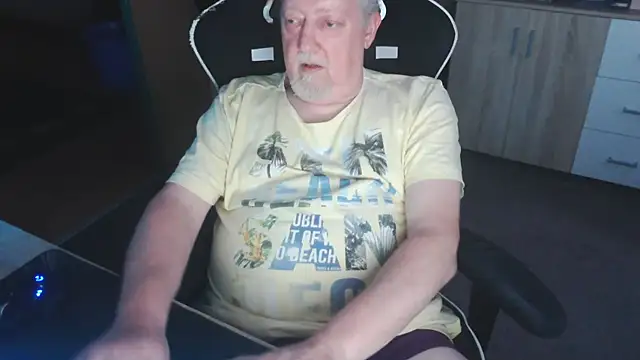 Show modela Teddybaer372 na web-kameri