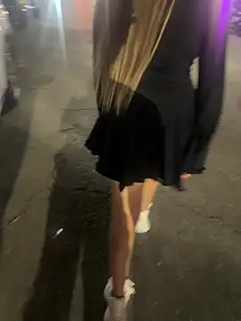 lindaandtony: διαδικτυακό σόου στην κάμερα