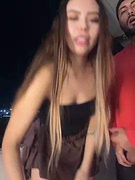 lindaandtony: διαδικτυακό σόου στην κάμερα