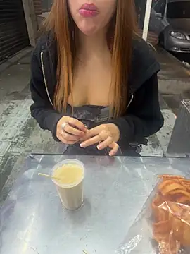 הופעת וובקאם של lindaandtony