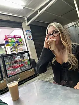 הופעת וובקאם של lindaandtony