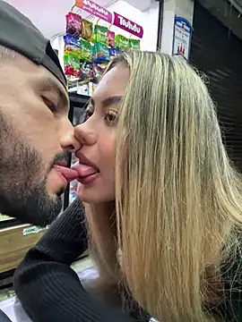 הופעת וובקאם של lindaandtony