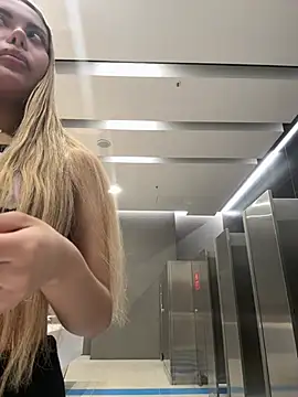 lindaandtony: διαδικτυακό σόου στην κάμερα