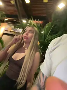 הופעת וובקאם של lindaandtony