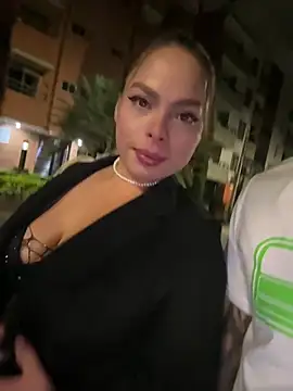 lindaandtony: διαδικτυακό σόου στην κάμερα