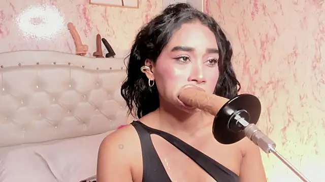 عرض كام Horny_Brunette_