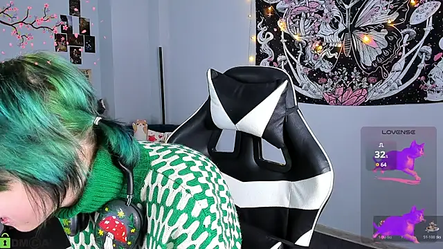 LittleKittenStar's Webcam Show