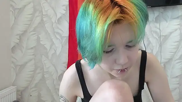 LittleKittenStar Adlı Modelin Canlı XXX Sohbeti