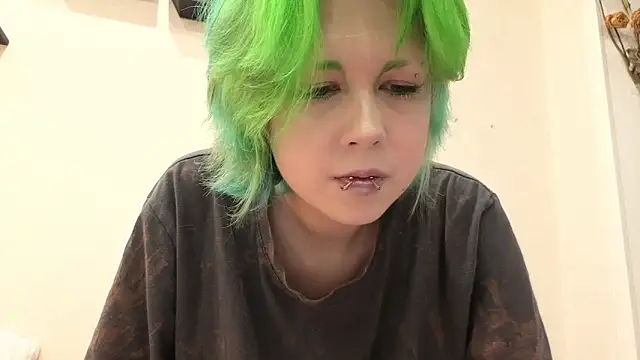 LittleKittenStar Adlı Modelin Canlı XXX Sohbeti