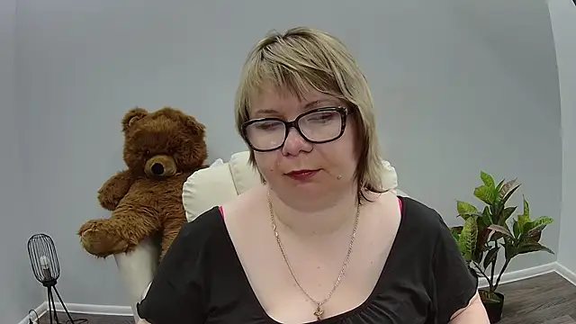 Chatroom XXX en direct de BonnnyBoobsy