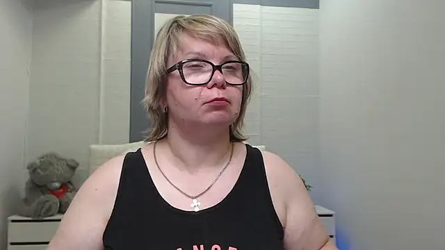 Chatroom XXX en direct de BonnnyBoobsy
