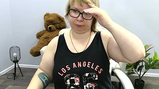 Chatroom XXX en direct de BonnnyBoobsy