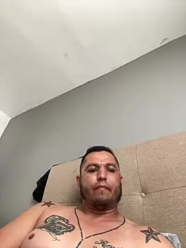 HOTB0Y18 Webcam-Show