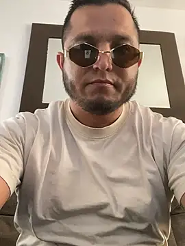 HOTB0Y18 webkamerás műsora