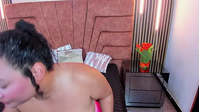 Lara_Seduce 现场XXX聊天