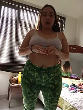 SabrinaVantress 现场XXX聊天