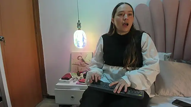 SabrinaVantress' Live XXX Chat