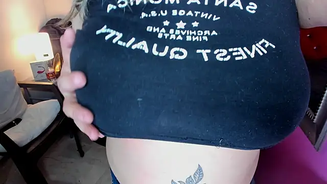 دردشة ScarletBigTitties الجنسية المباشرة