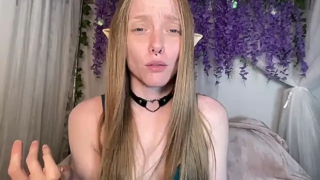 ElfGirlAna Chat XXX in diretta