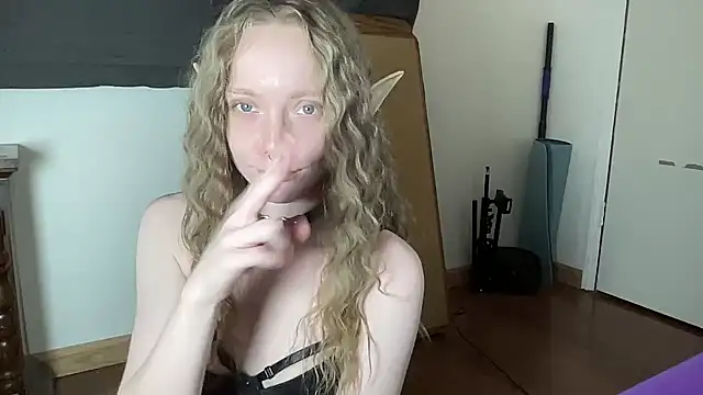 צ'אט XXX בשידור חי של ElfGirlAna
