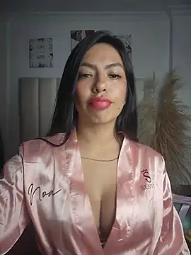 Noa_rousse01's Webcam Show