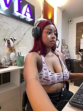 Kloe_rousse01 Adlı Modelin Canlı XXX Sohbeti